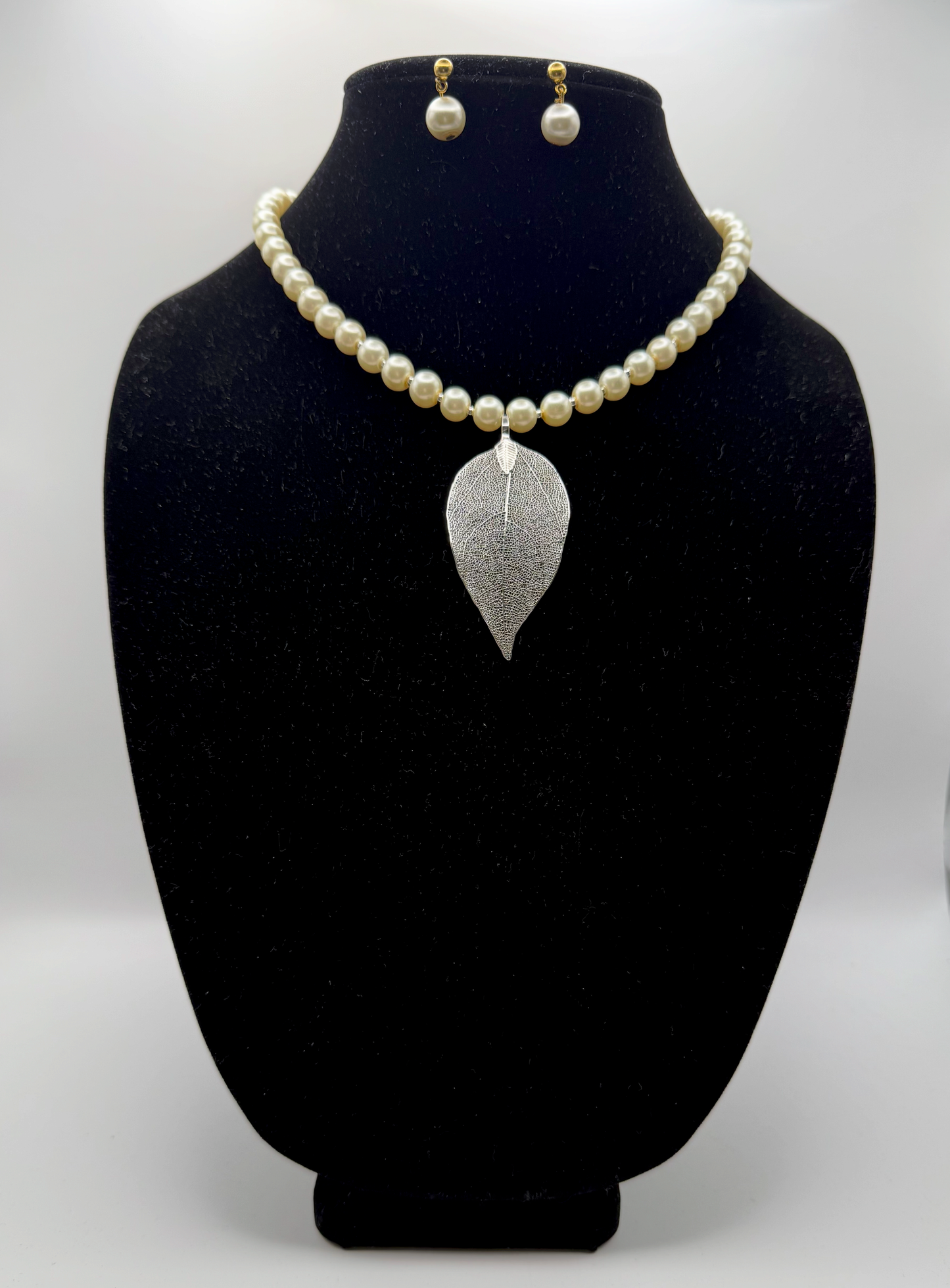 Pearl Leaf Pendant Necklace Set