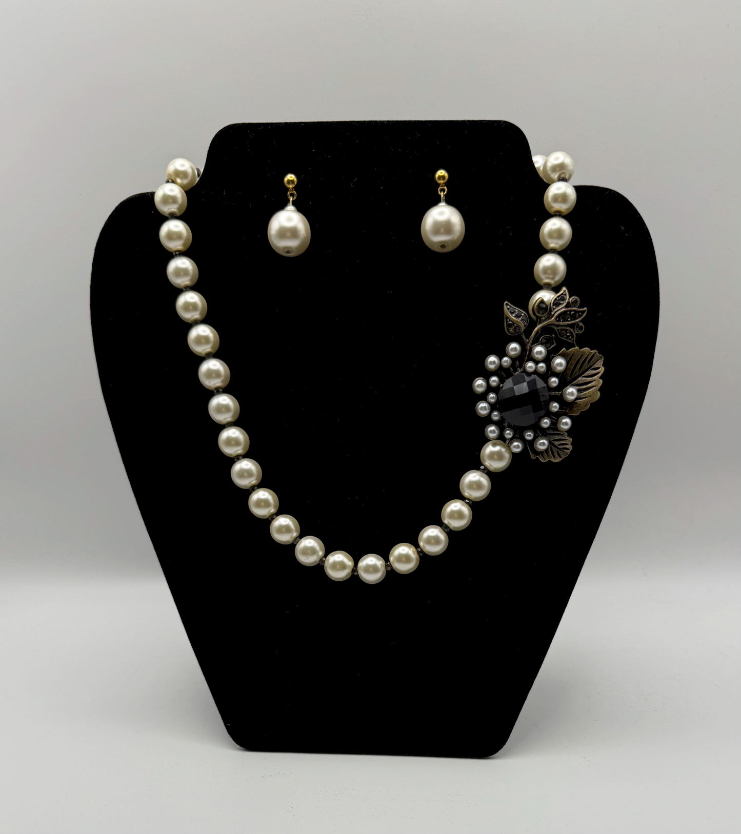 Vintage Black Bloom Pearl Necklace & Earrings