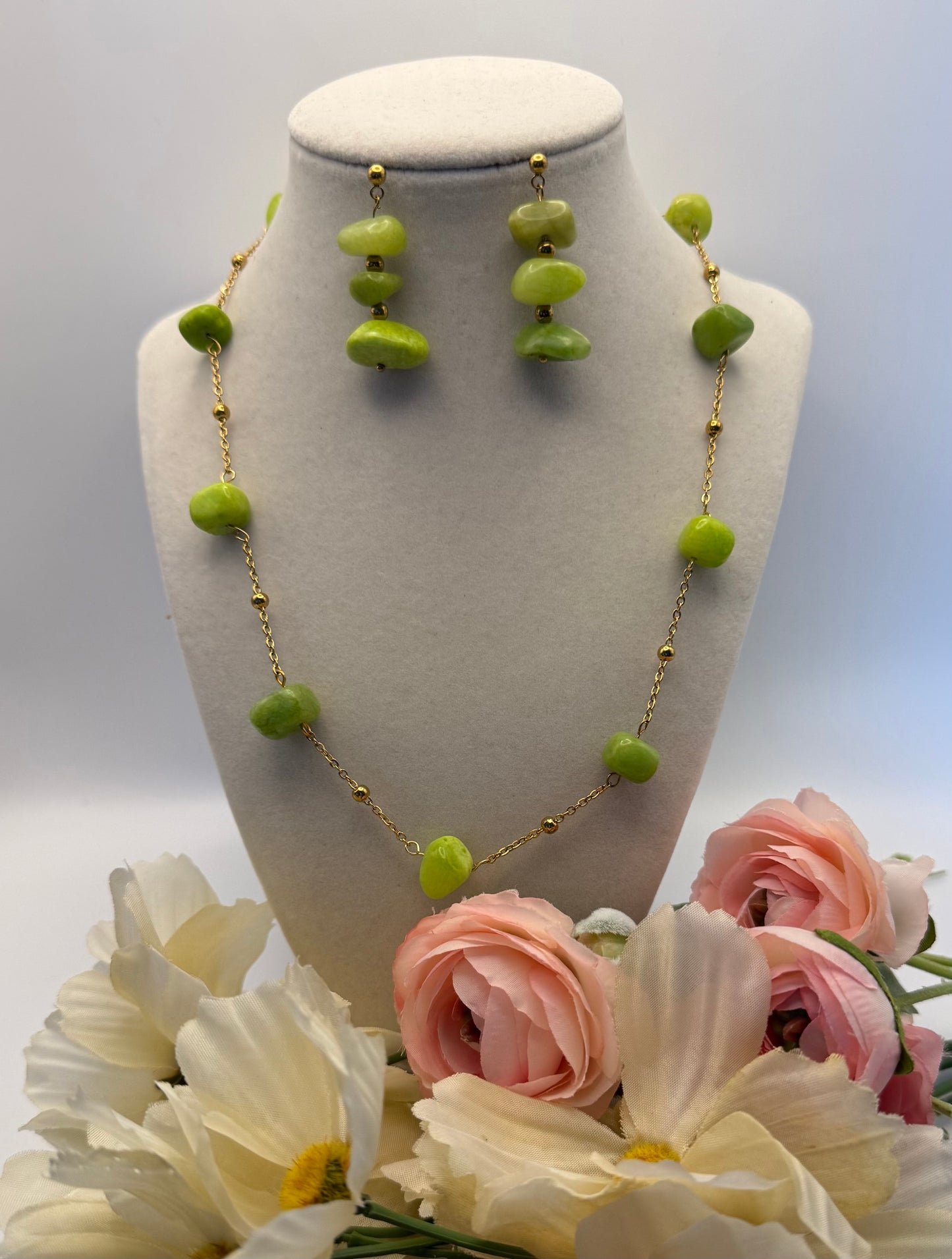 Green sparkling stone with chain