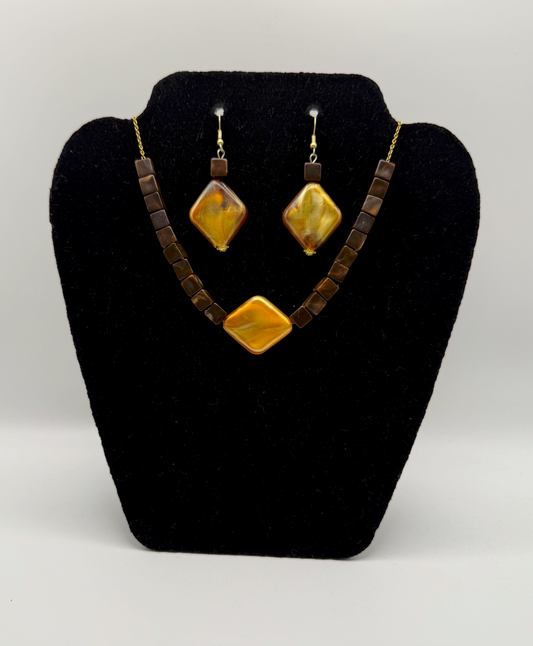 Golden Amber Geometric Necklace Set