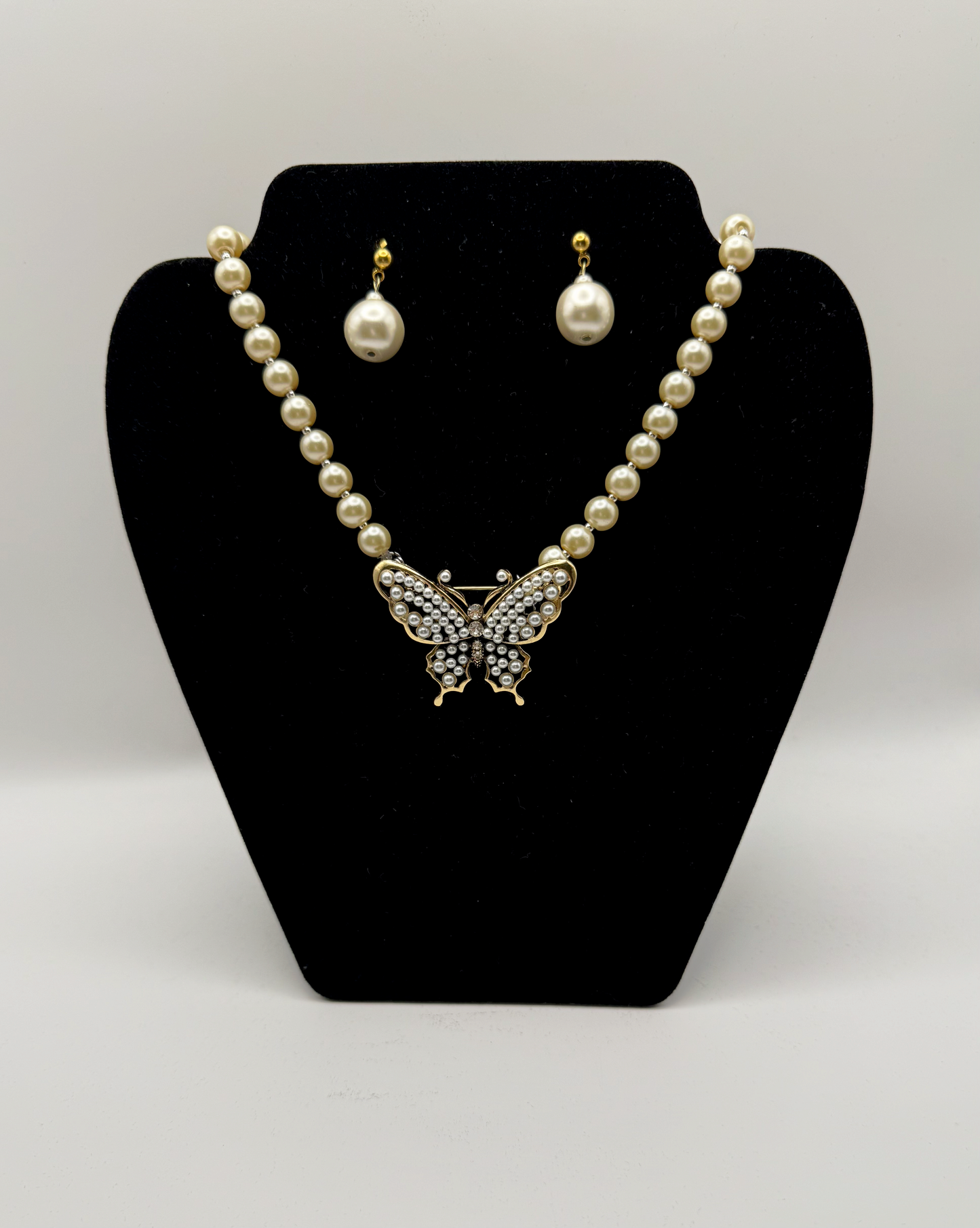 Butterfly Elegance Pearl Necklace & Earrings