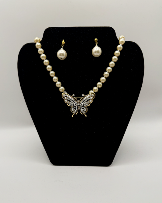Butterfly Elegance Pearl Necklace & Earrings